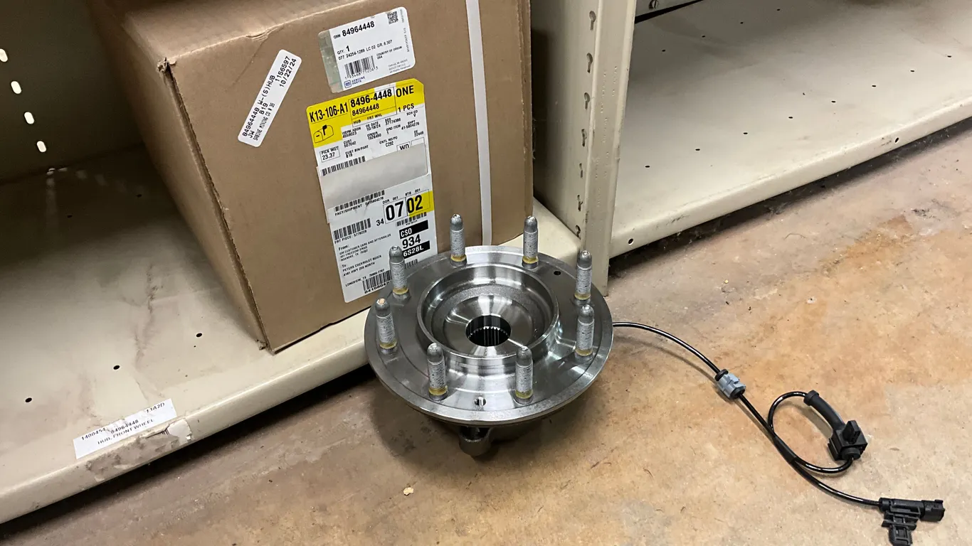 (2) FRONT WHEEL HUBS, (7) STARTERS, (5) ALTERNATORS, PNEUMATIC STARTER,