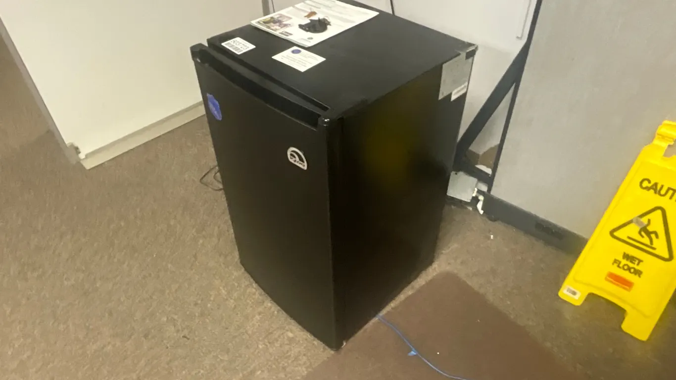 IGLOO MINI FRIDGE