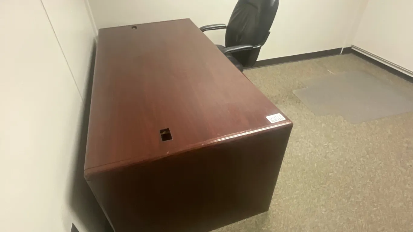 DESK W/ DRAWERS