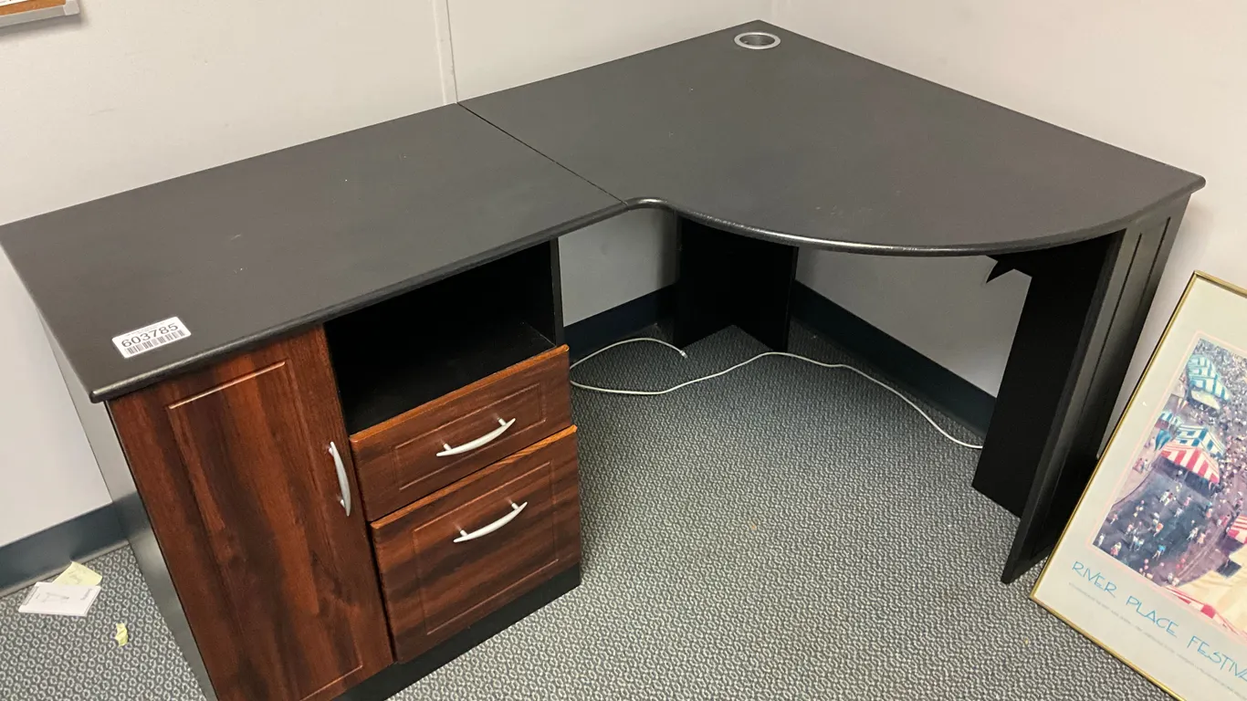CORNER DESK