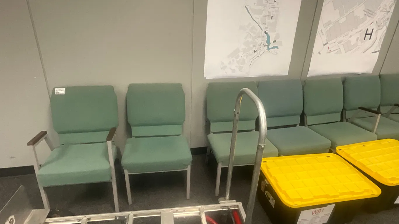 QTY OF (6) OFFICE CHAIRS
