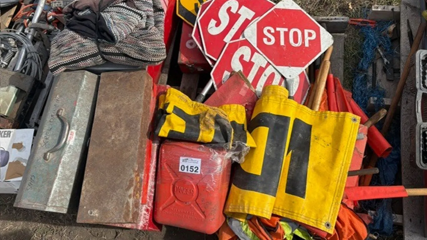 WIde Load Signs, Stop & Slow Signs, Toolboxes & Seat Covers