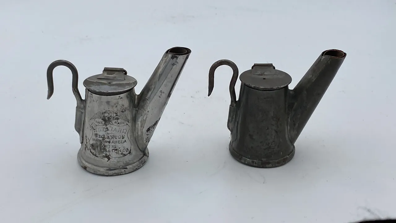 (2) GEO Anton Star Oil Wick Cap Lamps
