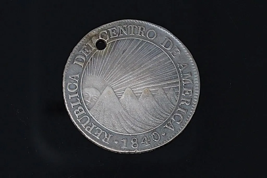 SILVER 1840 CENTRAL AMERICA REP. 8 REALES COIN 26g