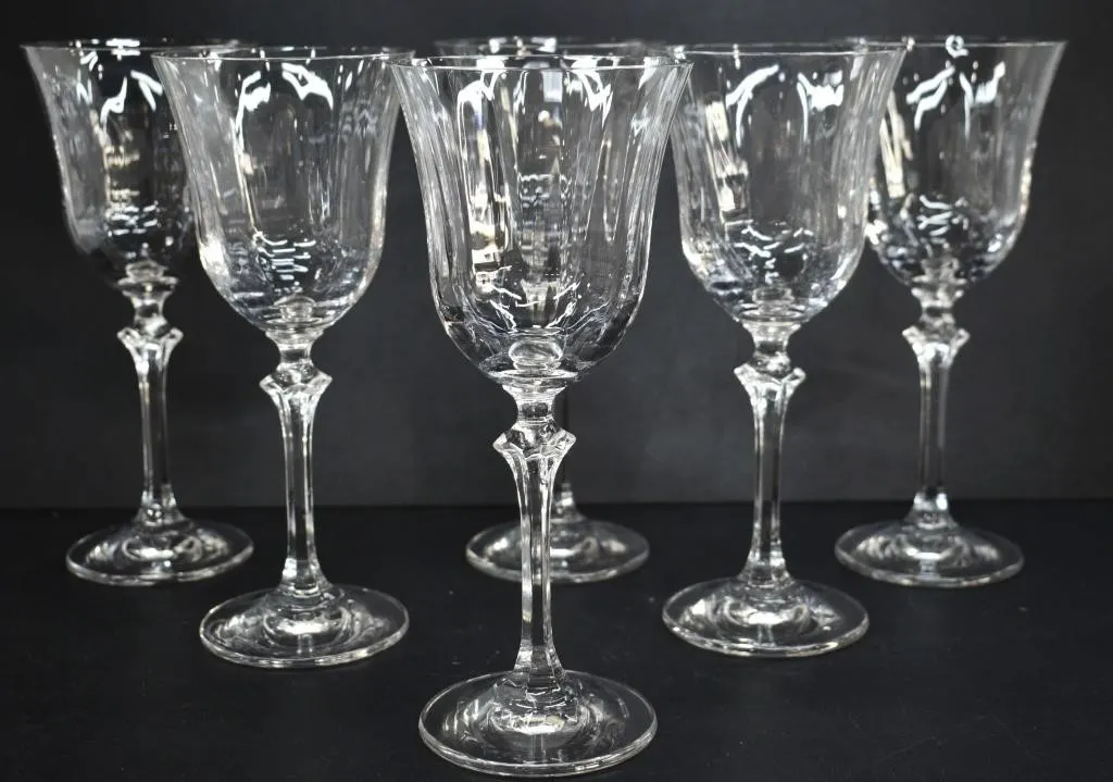 ONEIDA FEDORA CRYSTAL WINE GLASS