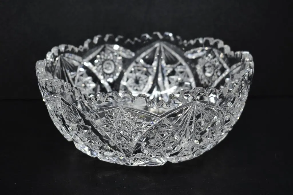PINWHEEL PATTERN CUT CRYSTAL BOWL