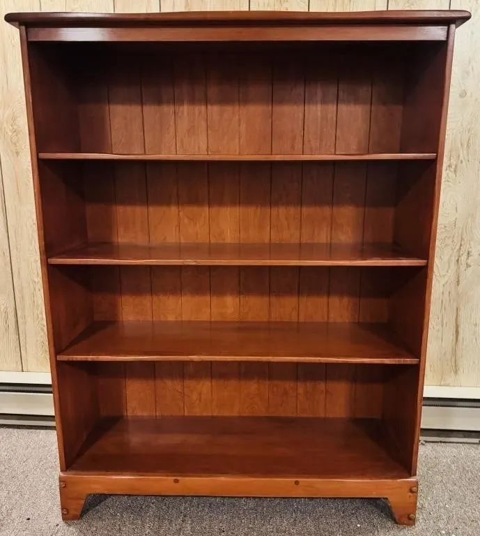 TRADITIONAL STYLE SOLID WOOD BOOKCASE