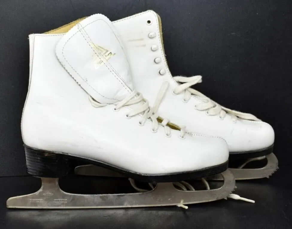 LADIES DELTA FIGURE SKATES