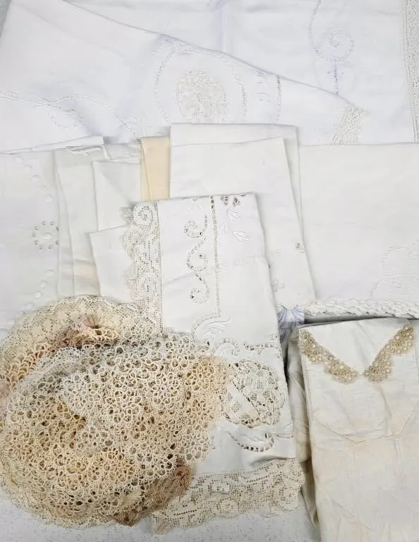 Various Doillies & Hankerchiefs Lot