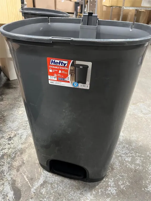 Hefty 12.7gal Trash Can
