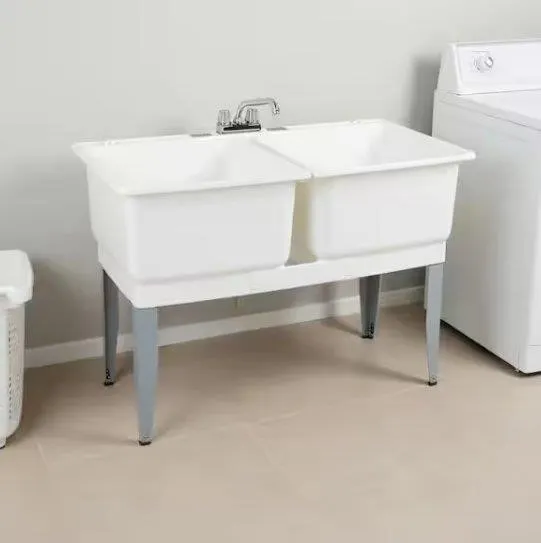 Mustee 24C Polypropylene Freestanding Utility Sink