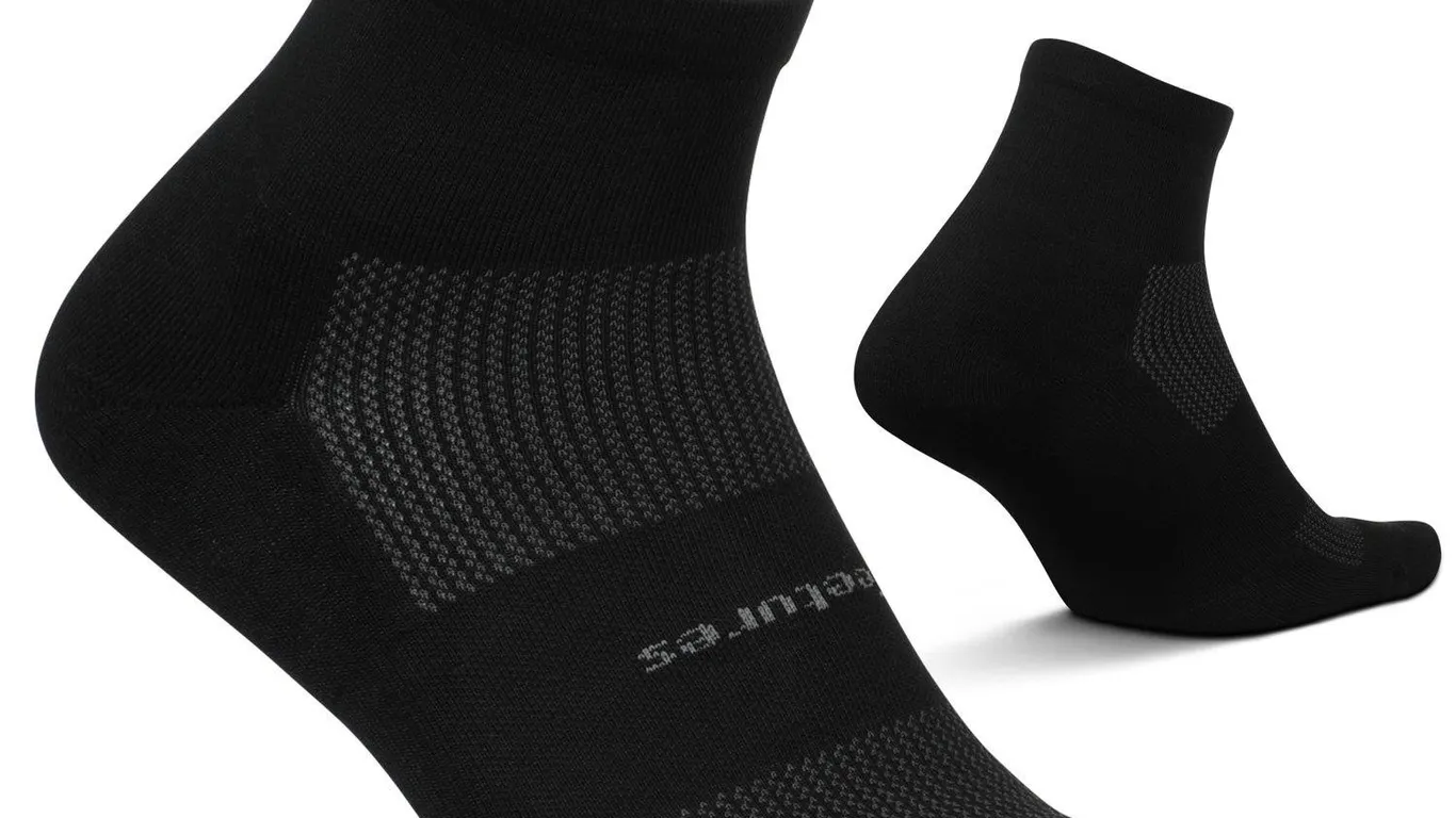 Feetures Max Cushion Quarter Socks Black Large