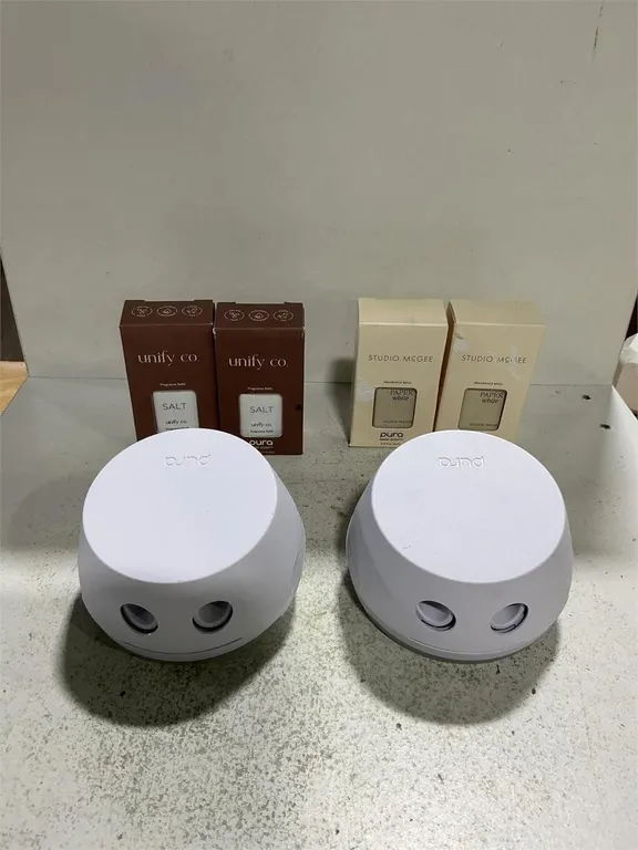 Pura Smart Diffuser Bundle With Fragrance Refills