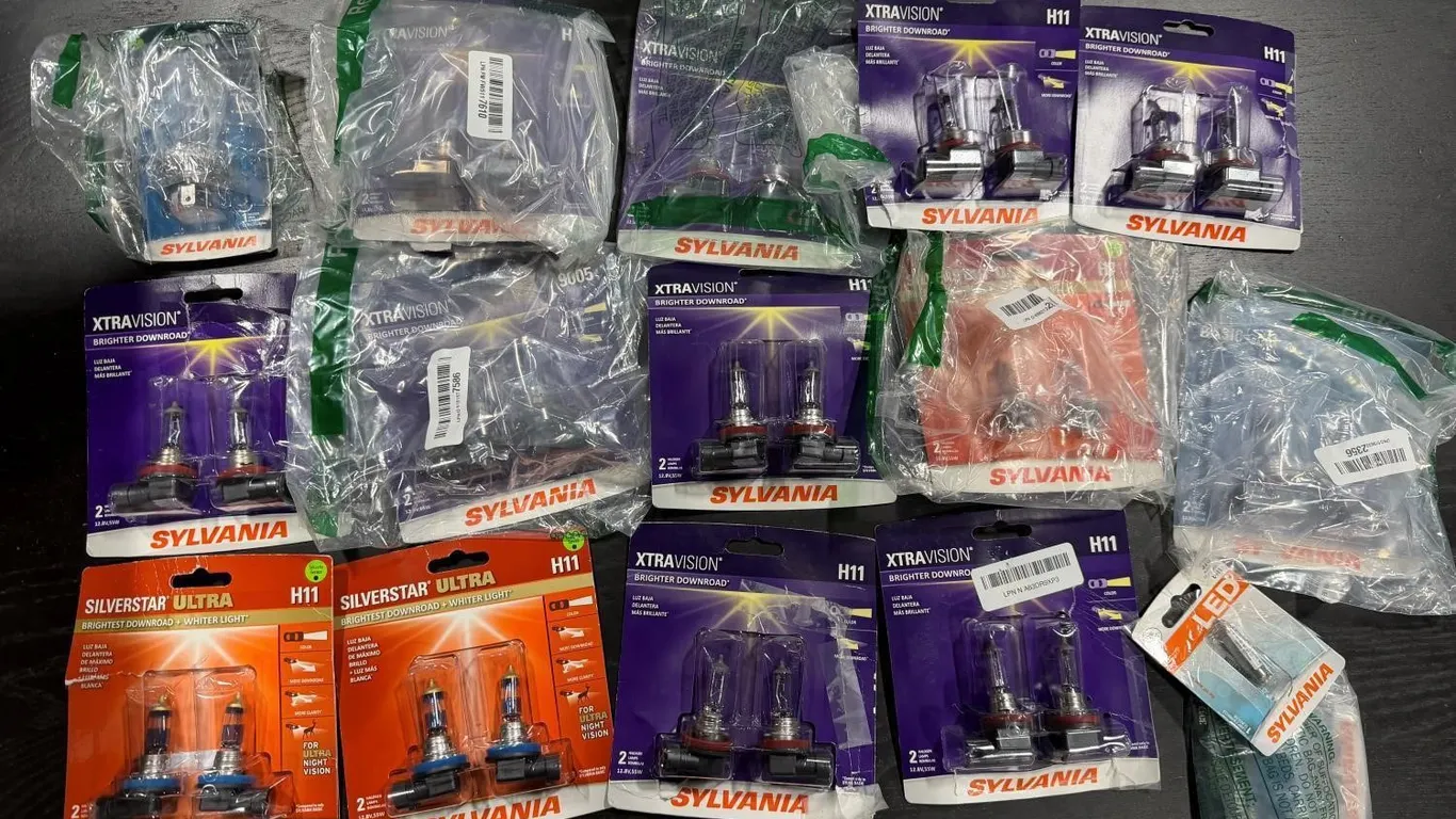 Mixed Lot Of Sylvania XtraVision SilverStar Bulbs