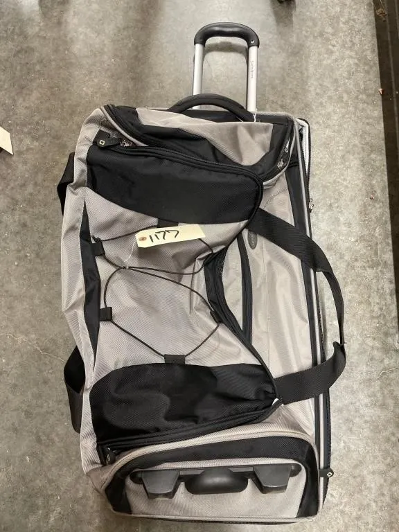 Samsonite Rolling Bag w/Golf Balls