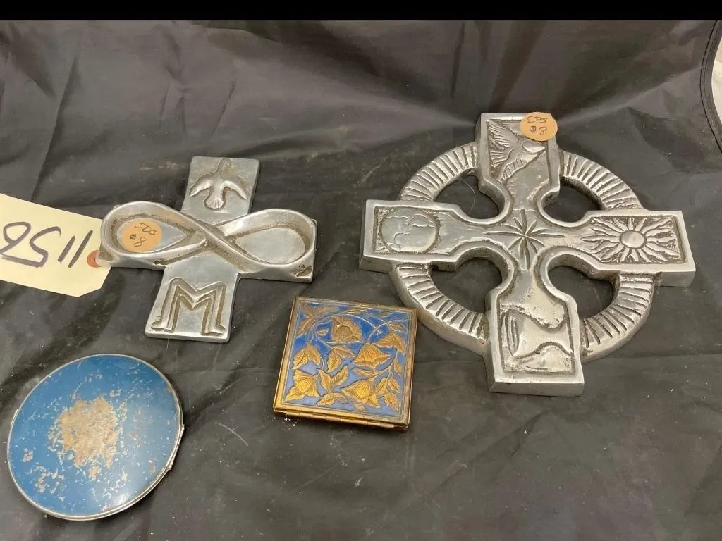 4 Pcs - Metal Wall Decor & Vintage Compacts
