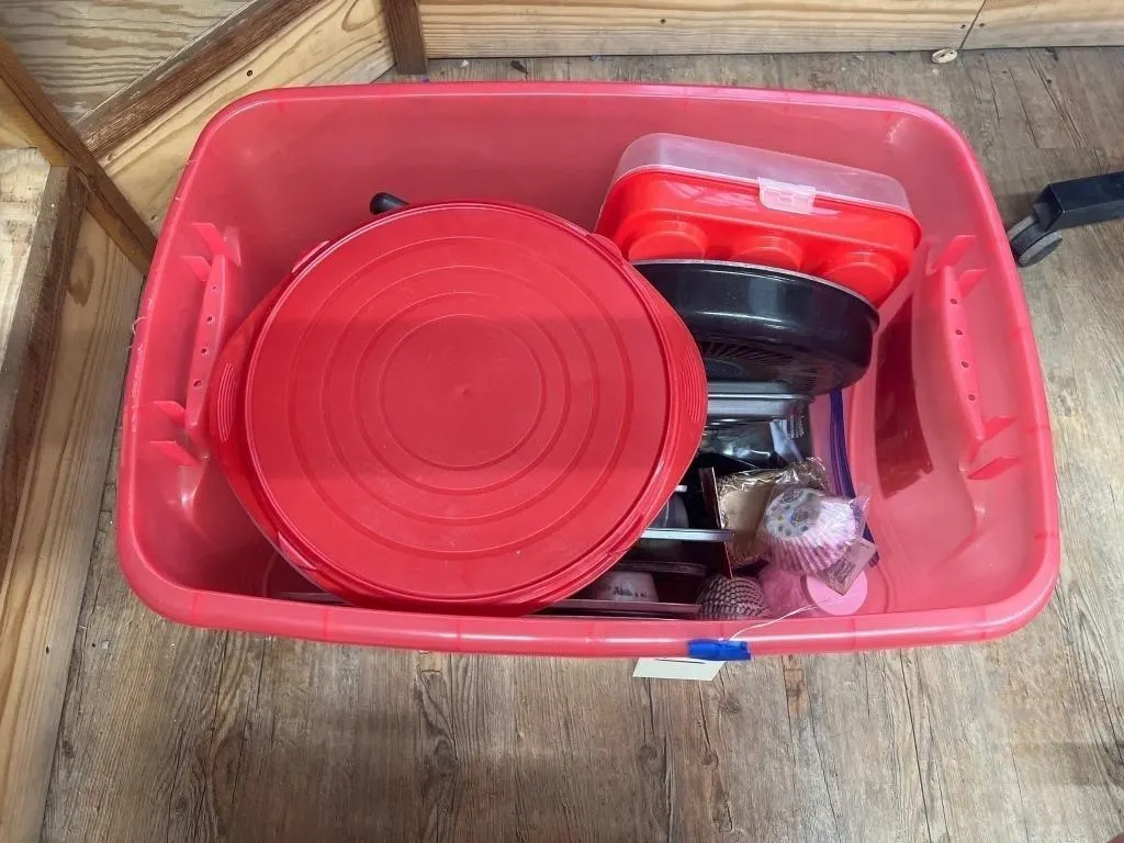 Muffin Tins - Baking Sheets - Plastic Cake/Cupcake