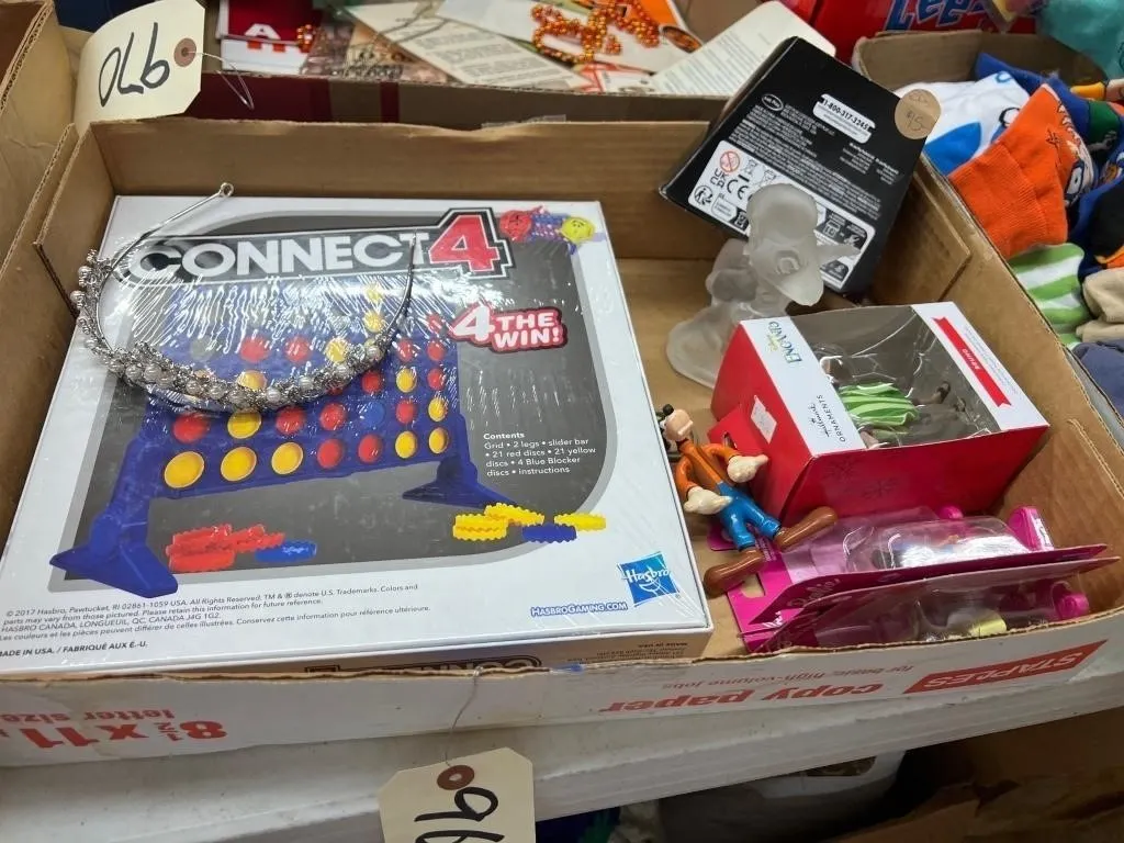 Connect 4 - Hallmark Disney Ornament - Barbies