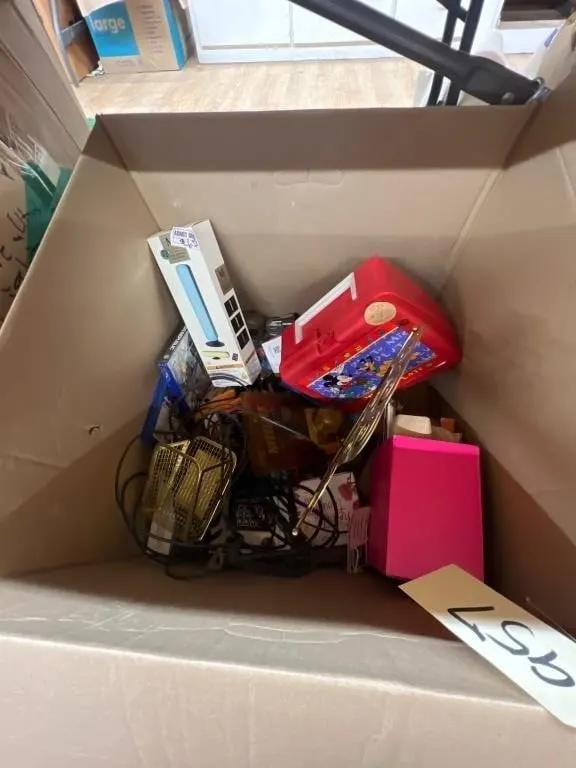 Plastic Lunch Box - Video Games - Desk Lamp &