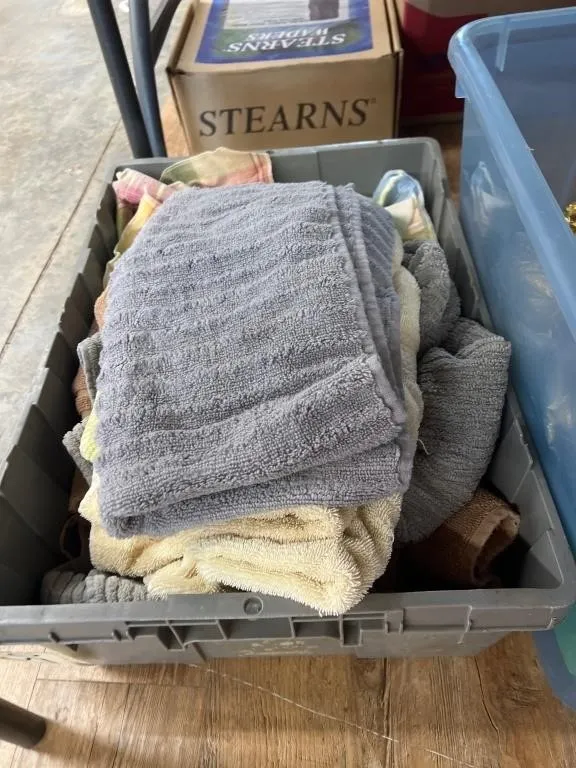 Assorted Hand Towels in Plastic Tote