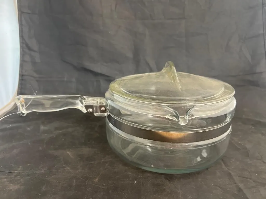Pyrex Pan w/Lid