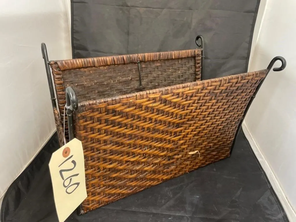 Metal/Wicker Magazine Rack