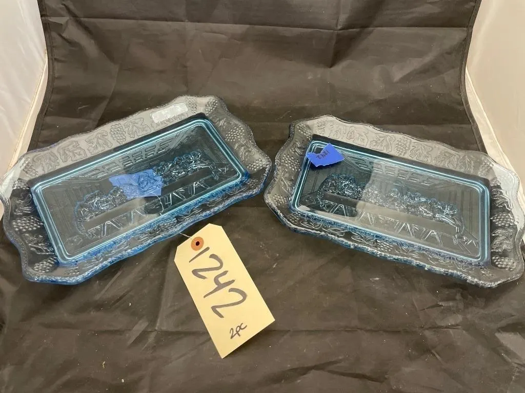 2 Pcs - blue Glass Last Supper Plates