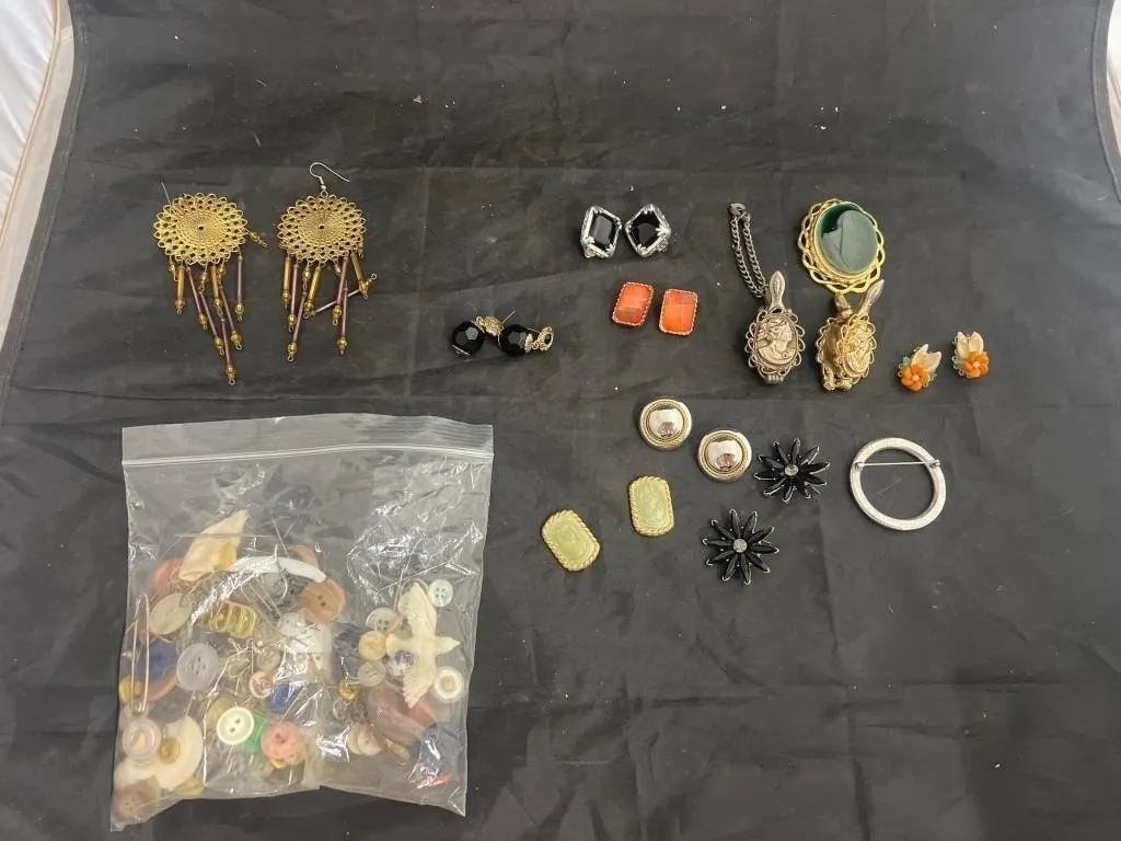 Assorted Fashion Jewelry & Buttons
