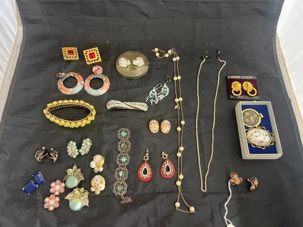 Assorted Fashion Jewelry