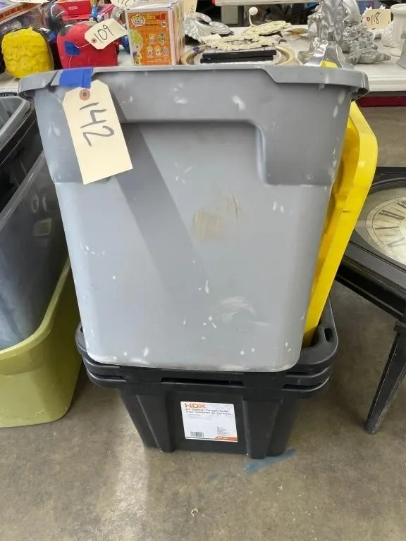 4 Totes - 1 Lid