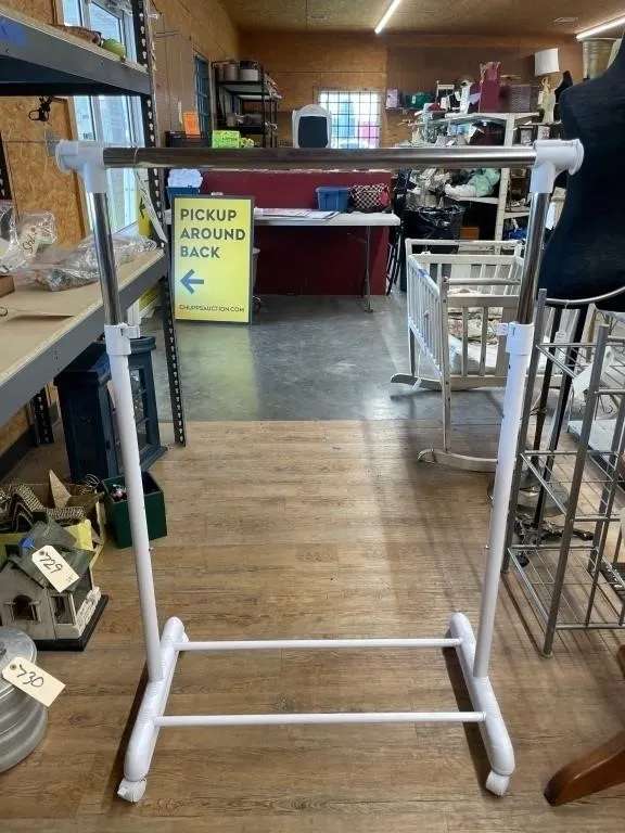 Adjustable Clothing Rack