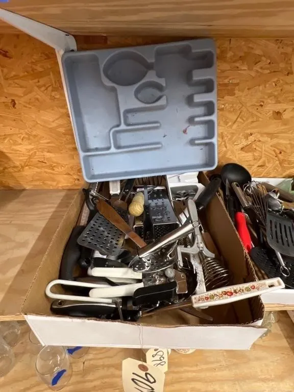 Assorted Kitchen Utensils