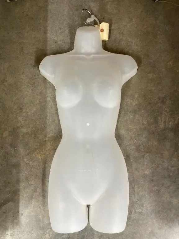 Handing Mannequin
