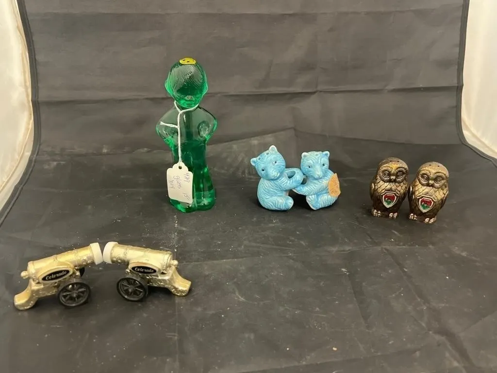 Salt/Peppers - Green Glass Figurine