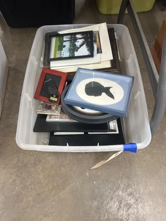 Pictures & Frames in Tote