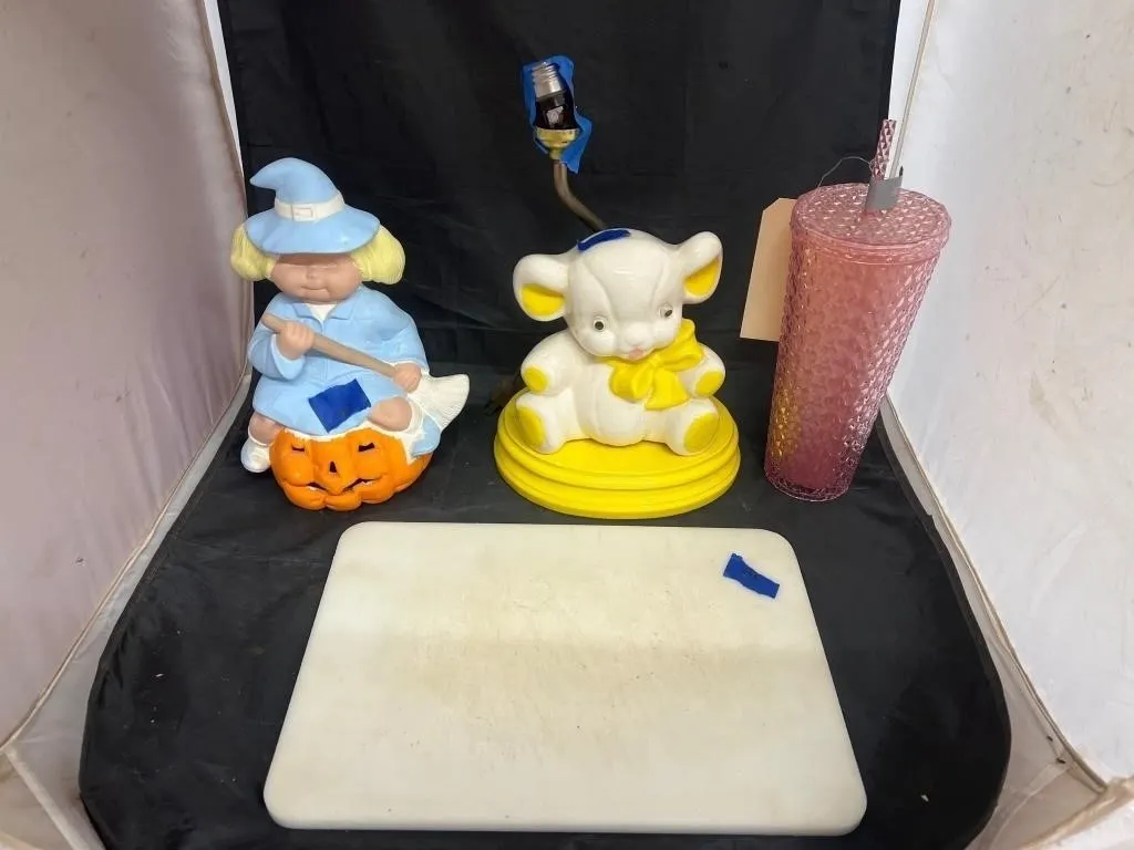 4 Pcs - Cutting Board - Table Lamp - Painted Figur