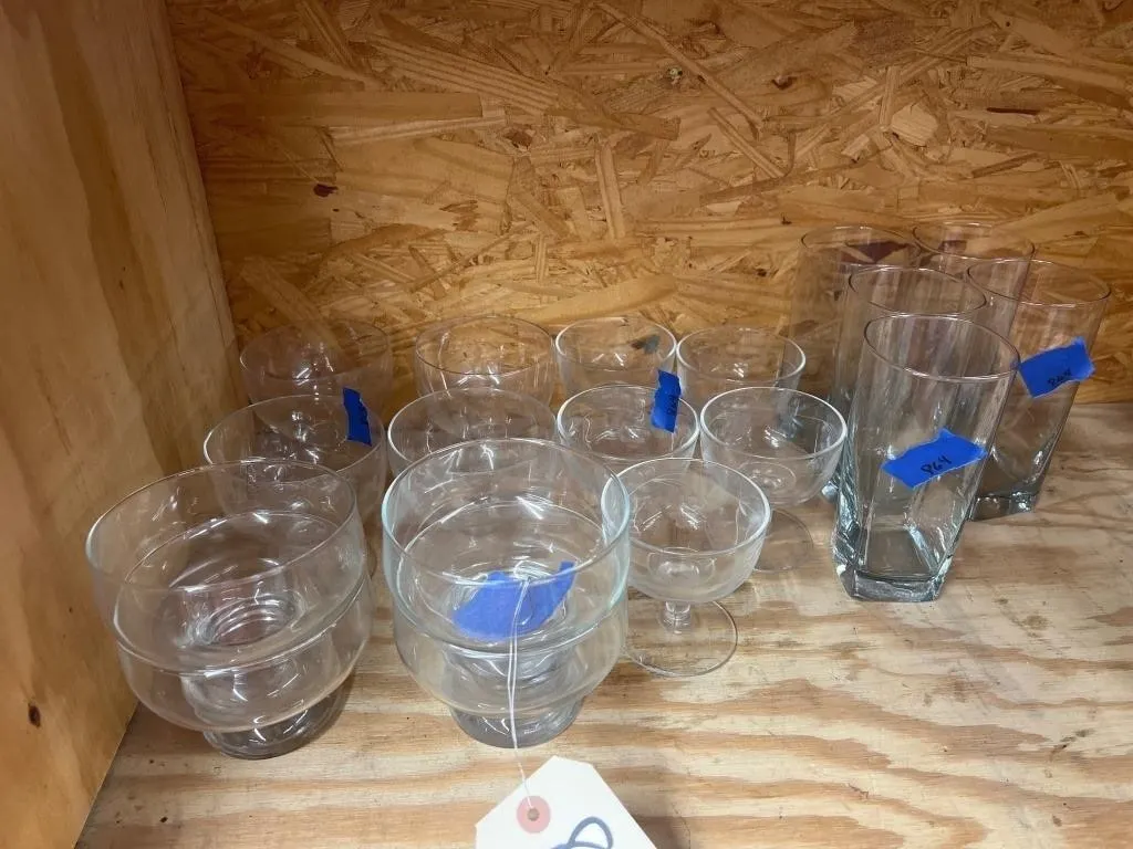 18 Pcs - Footed Cups - Assorted Sizes
