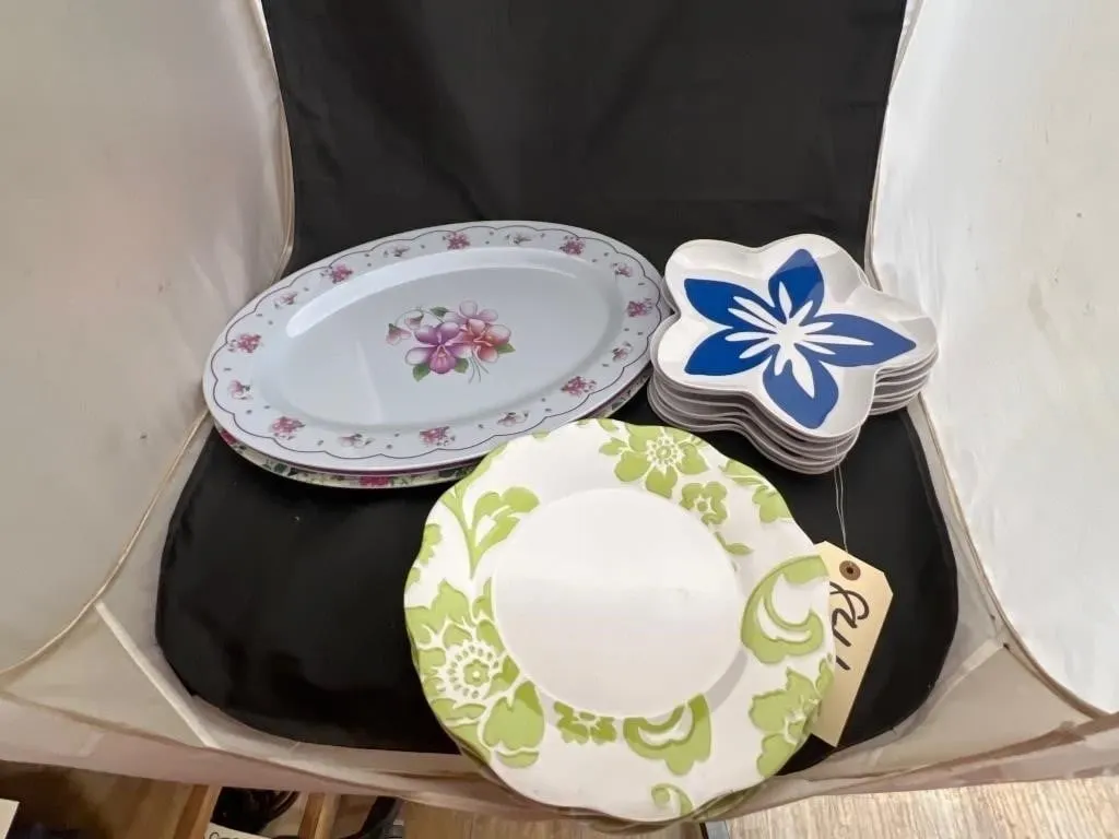 15 Pcs - Plastic Plates & Platters