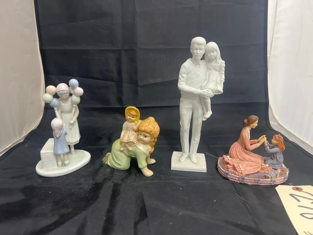 4 Pcs - Assorted Figurines