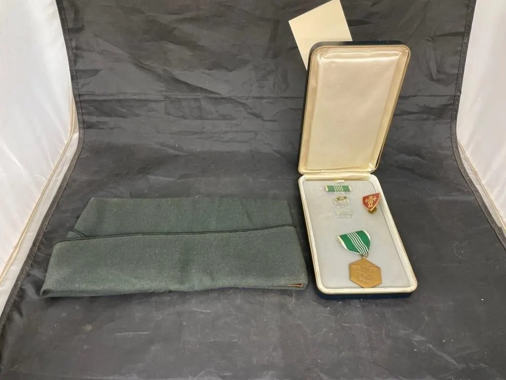 2 Pcs - Military Awards & Hat
