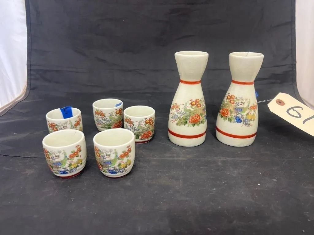 7 Pcs - 5 Sake Cups & Bottles