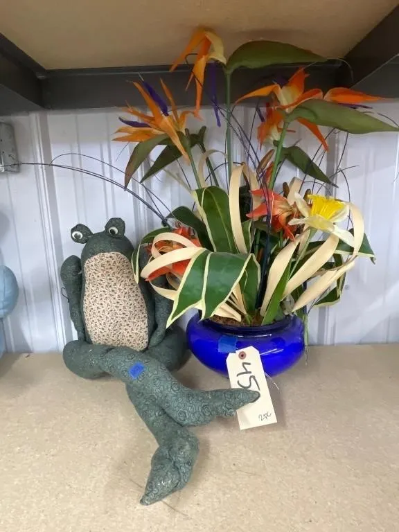 2 Pcs - Planter w/Faux Flowers & Plush Frog
