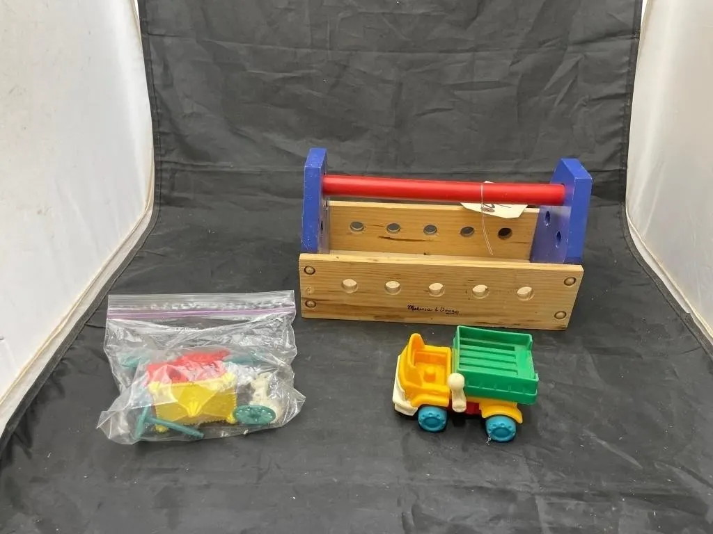 Melissa & Doug Wooden Kids Toy Box w/Plastic Block