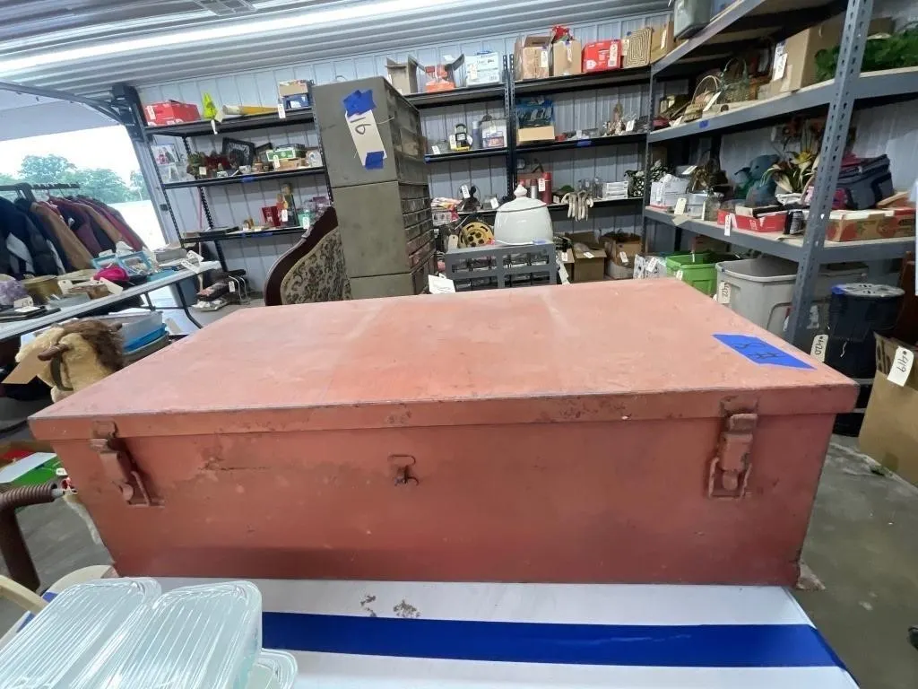 Metal Tool Box 31"L x 15"W x 33"H