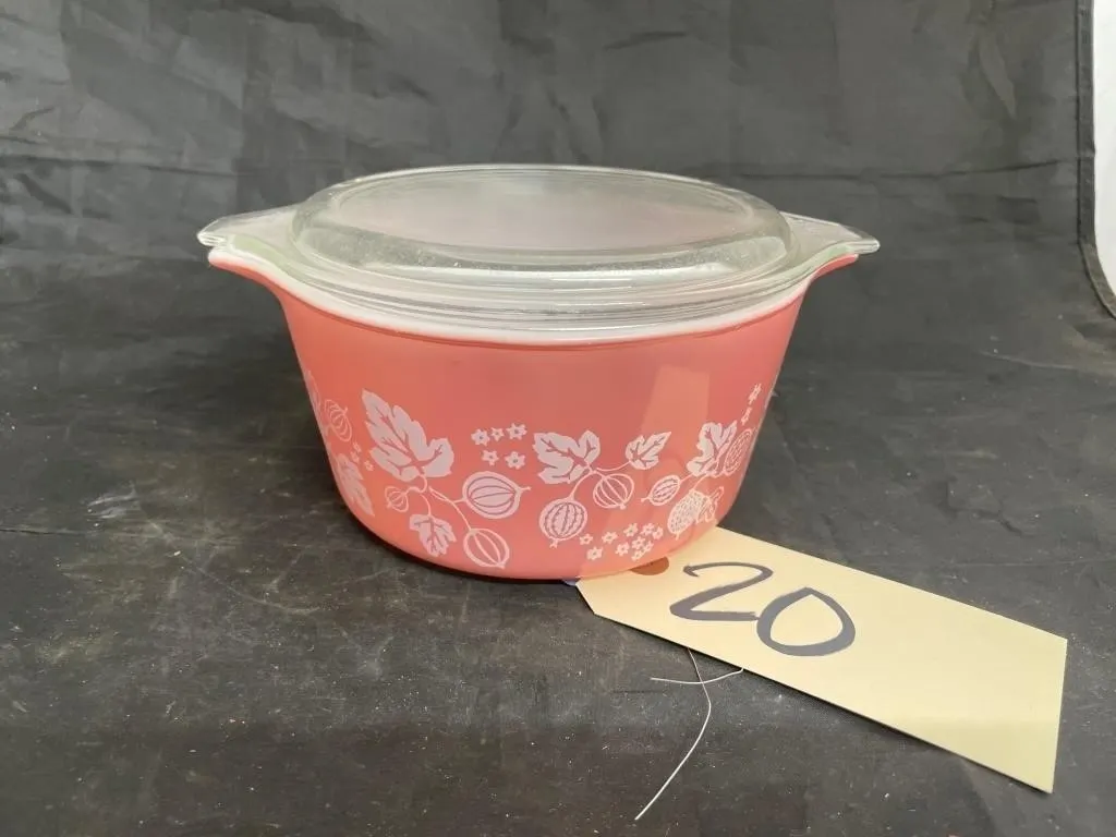 Pyrex Casserole Dish w/Lid