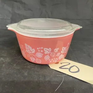 Pyrex Casserole Dish w/Lid