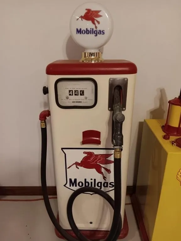 Tokheim 39 Mobile Gas Pump
Looks to be replica