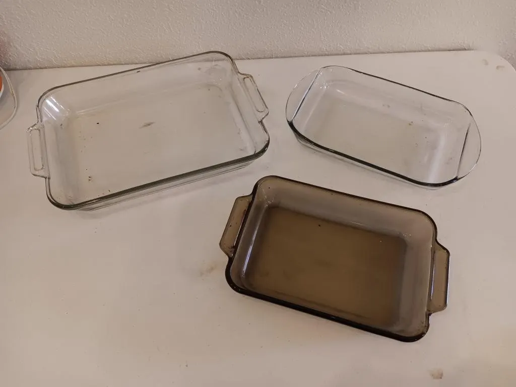 Glass baking dishes. Anchor Hocking 4 quart,