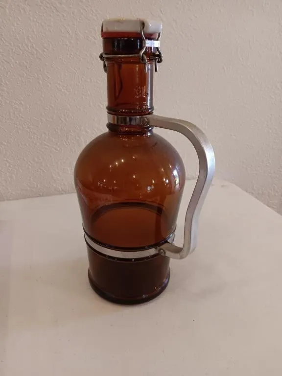 Vintage Muster Geschutzt 2-liter amber glass beer