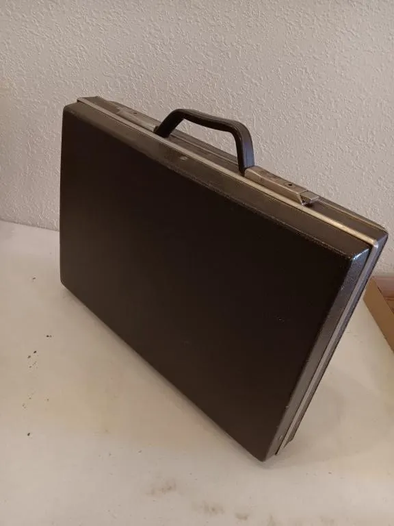 Briefcase hardshell.